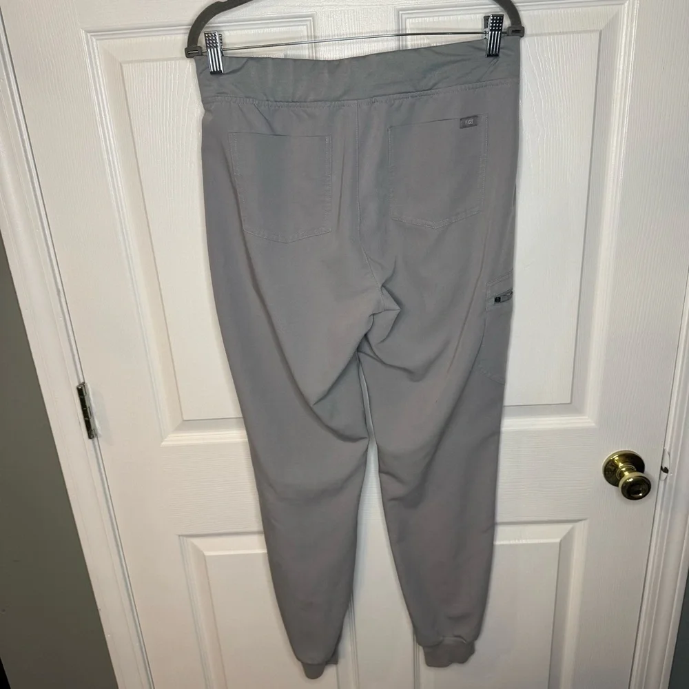 Figs Tansen Jogger Scrub Pants Gray with Red Drawstring Size Medium Tall GUC